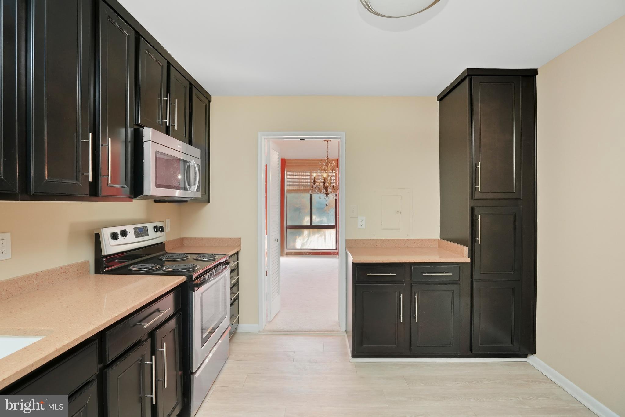 SUBURBAN OAKS - Residential