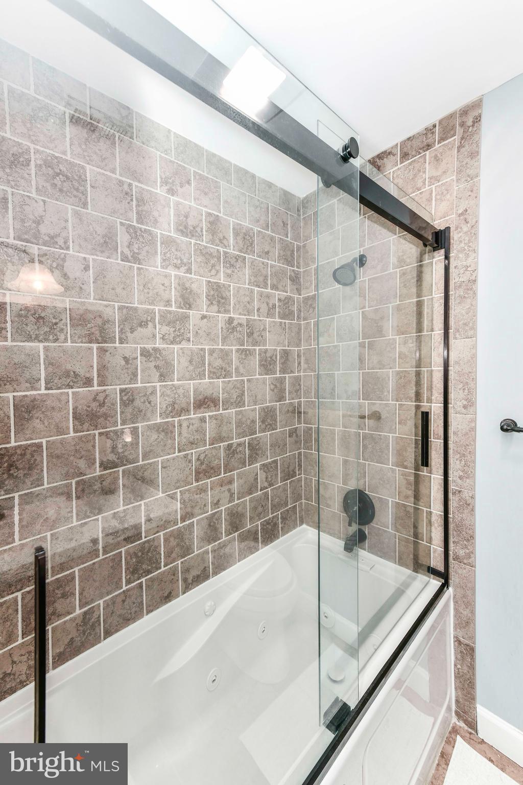 DEEPWOOD - Residential Lease