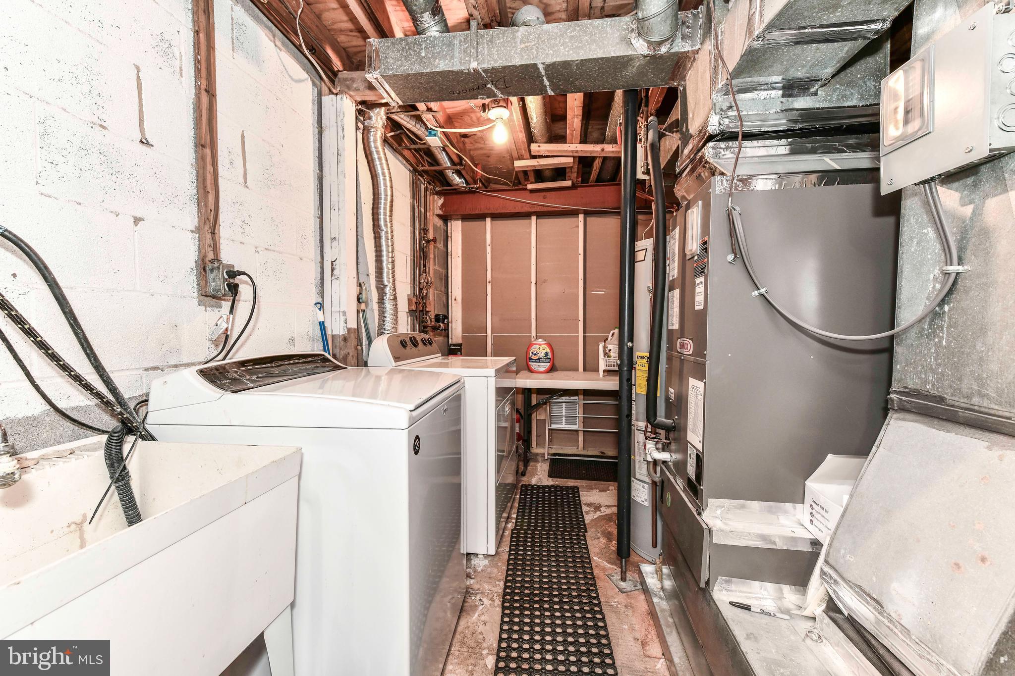 DEEPWOOD - Residential Lease