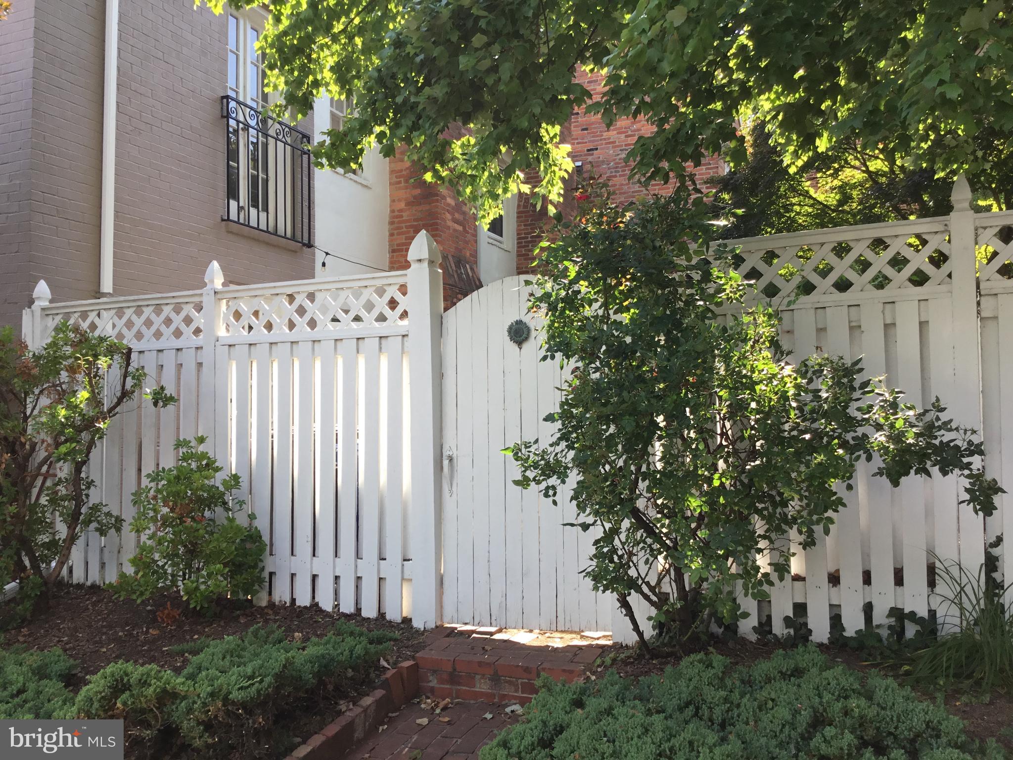 OLD TOWN - Residential Lease