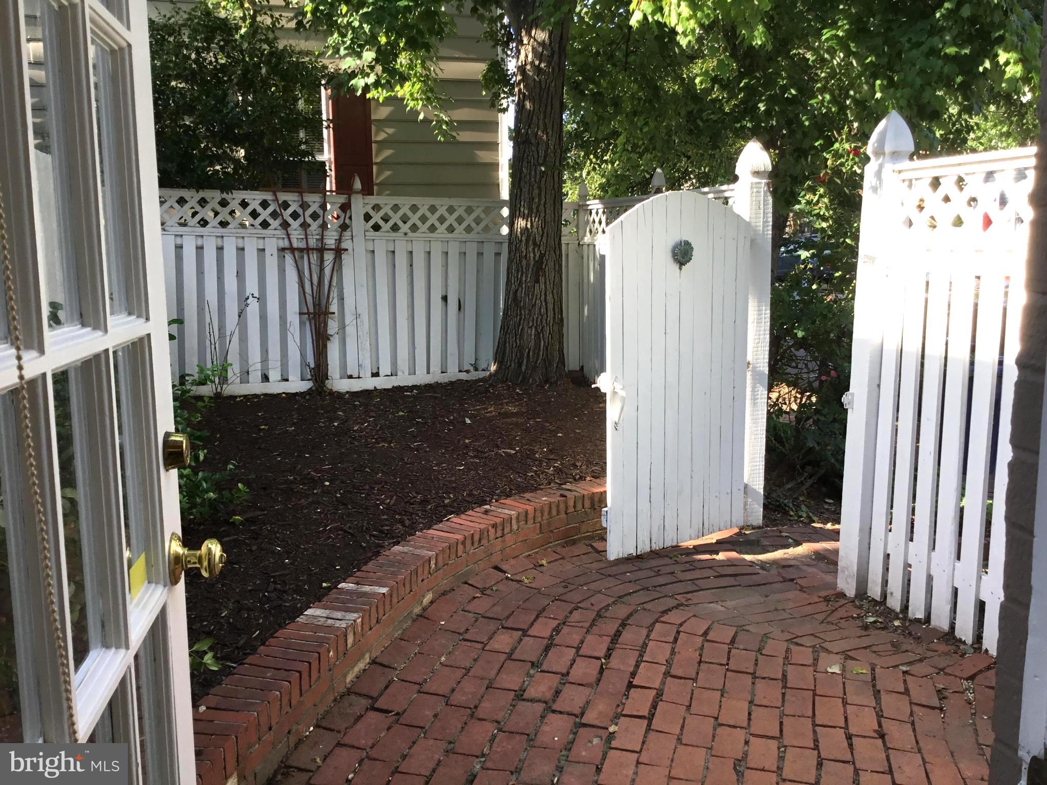 OLD TOWN - Residential Lease