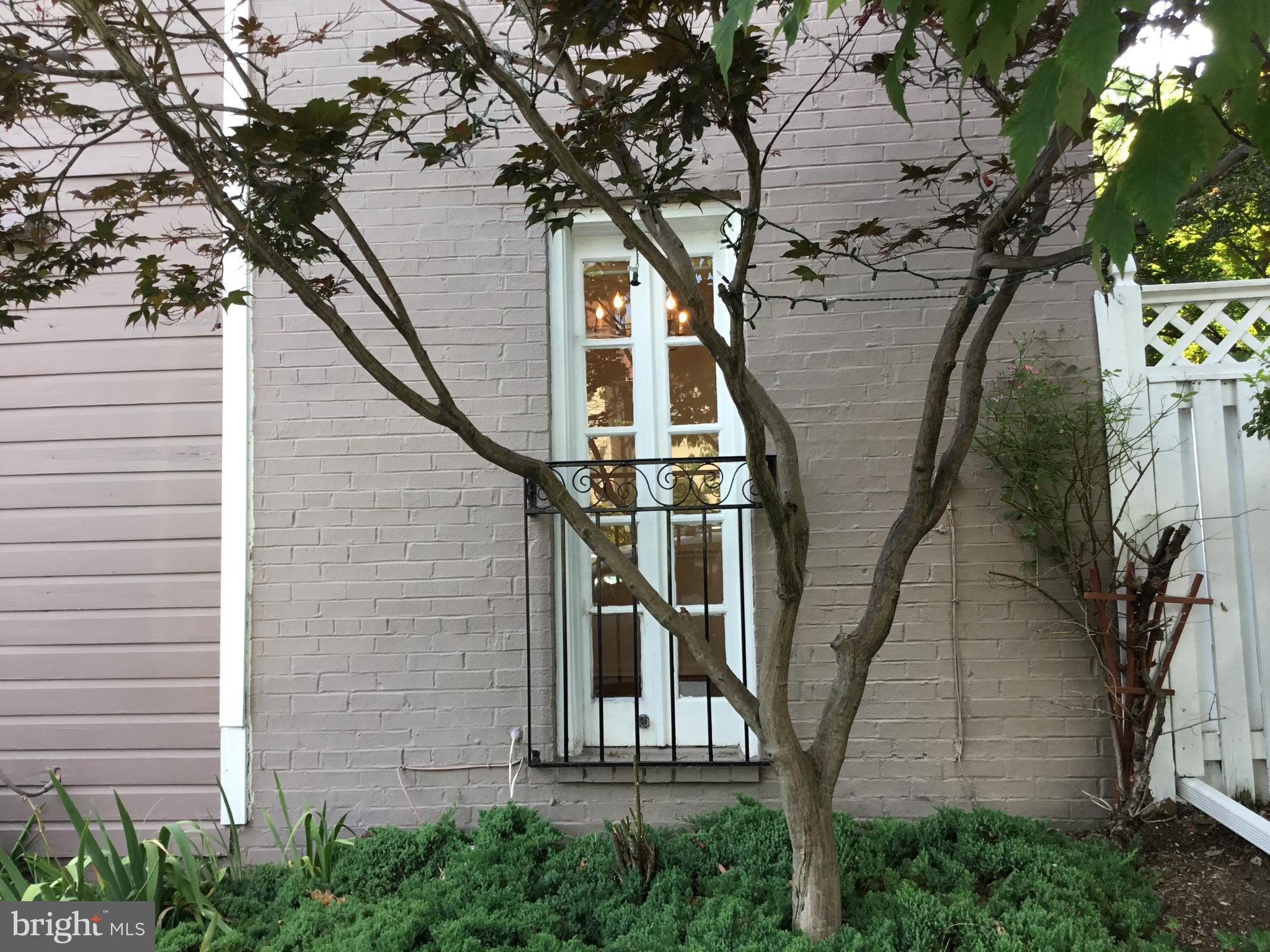 OLD TOWN - Residential Lease