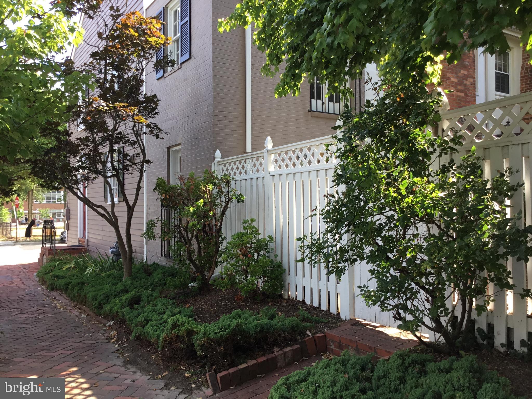 OLD TOWN - Residential Lease