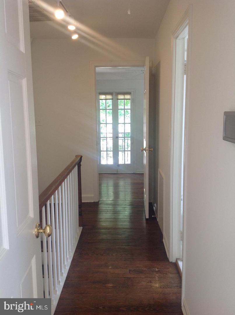 OLD TOWN - Residential Lease