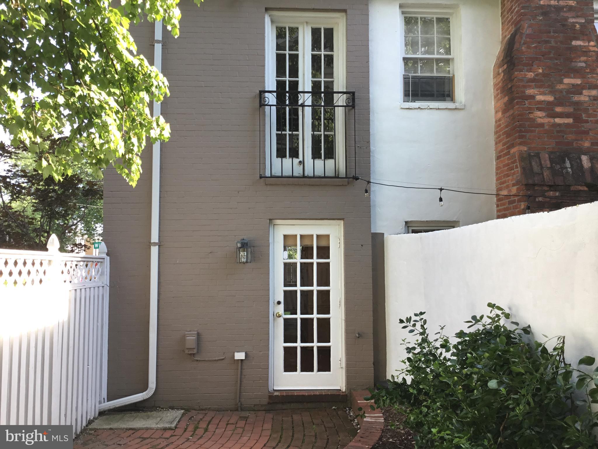 OLD TOWN - Residential Lease