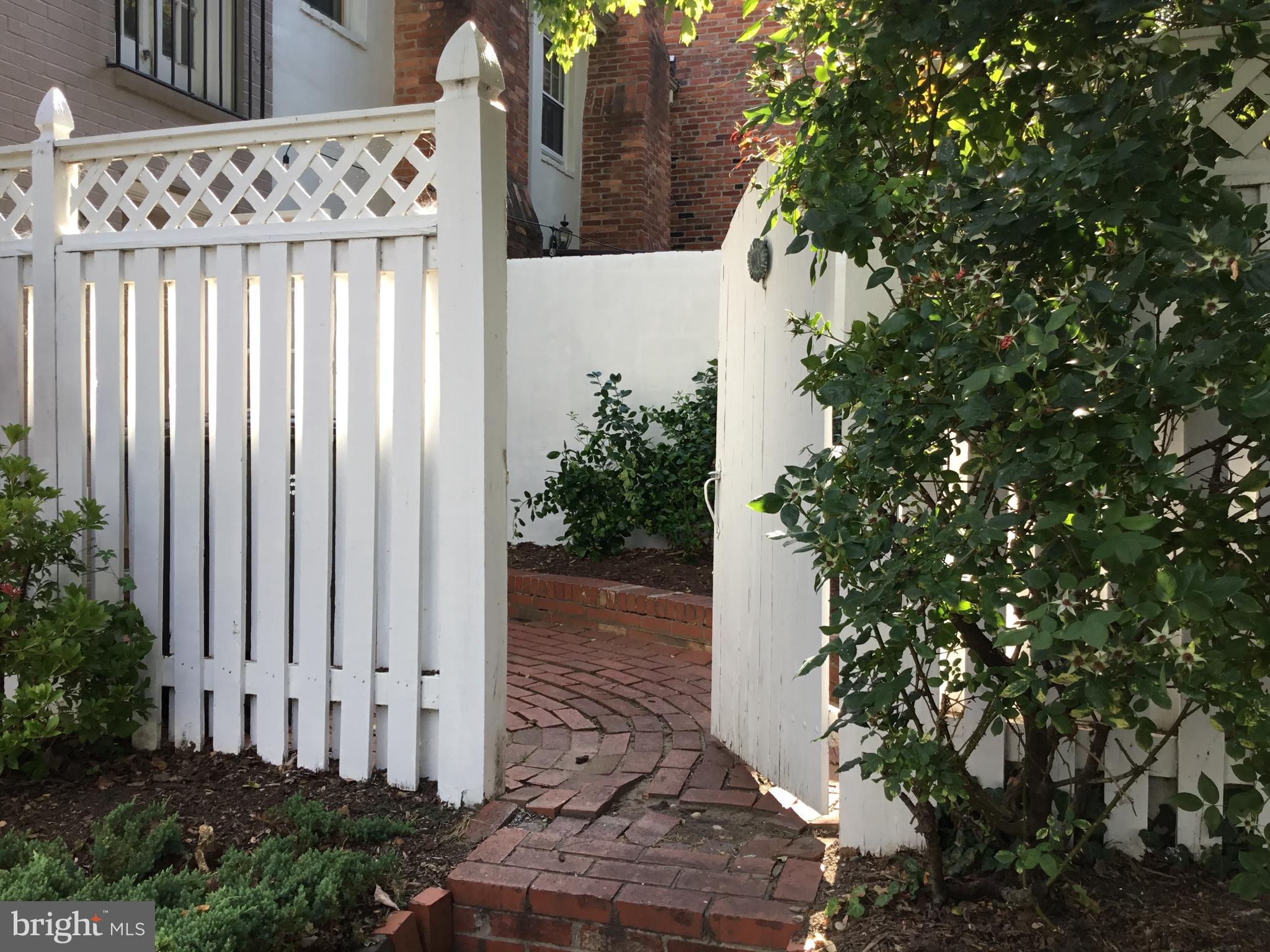 OLD TOWN - Residential Lease