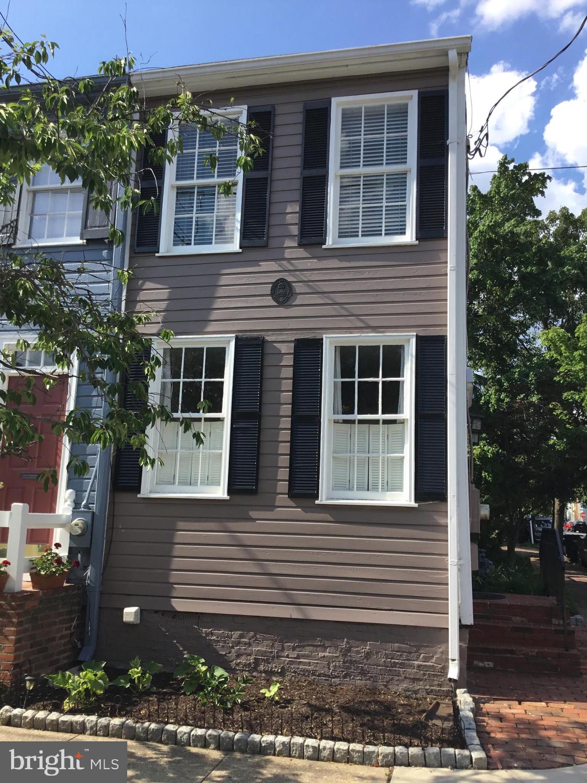 OLD TOWN - Residential Lease