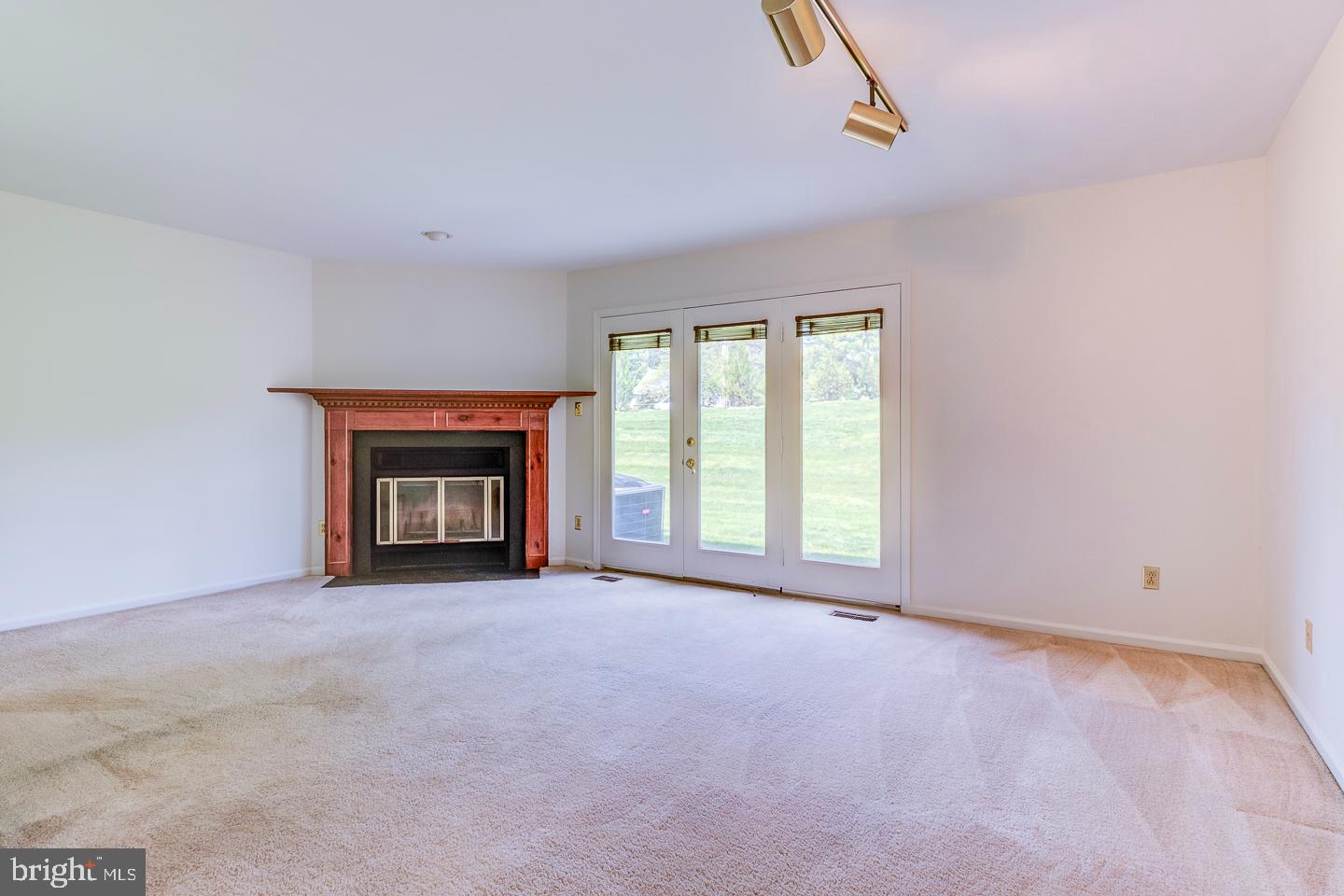 SPRINGHILL FARM - Residential