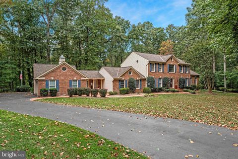 Photo of 6220 Winslow Court, FAIRFAX STATION, VA 22039 (MLS # VAFX2273146)