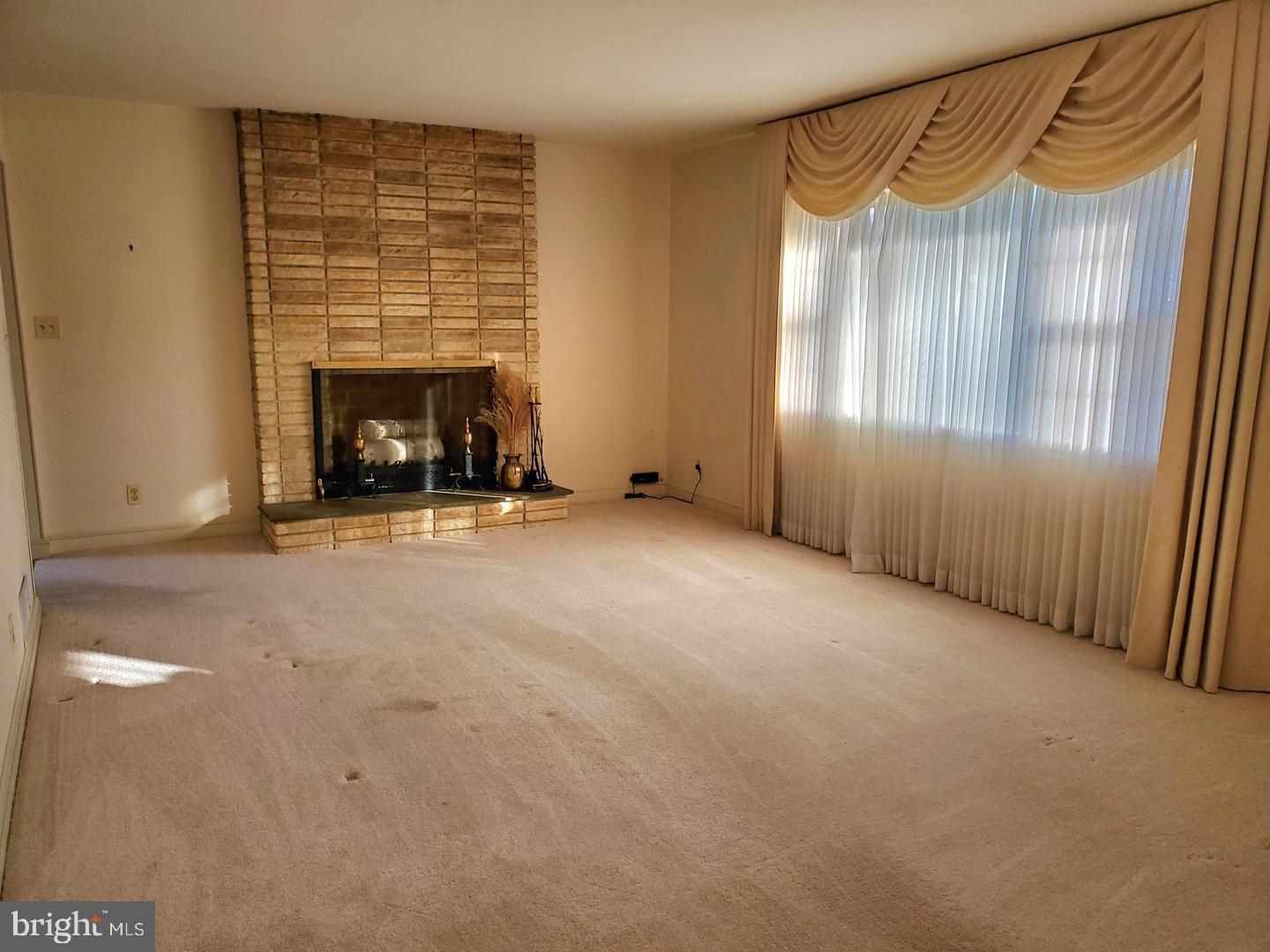 SUMMIT HALL - Residential