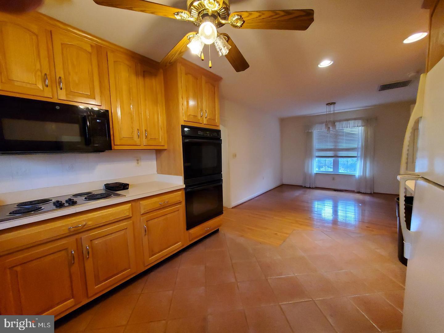 SUMMIT HALL - Residential