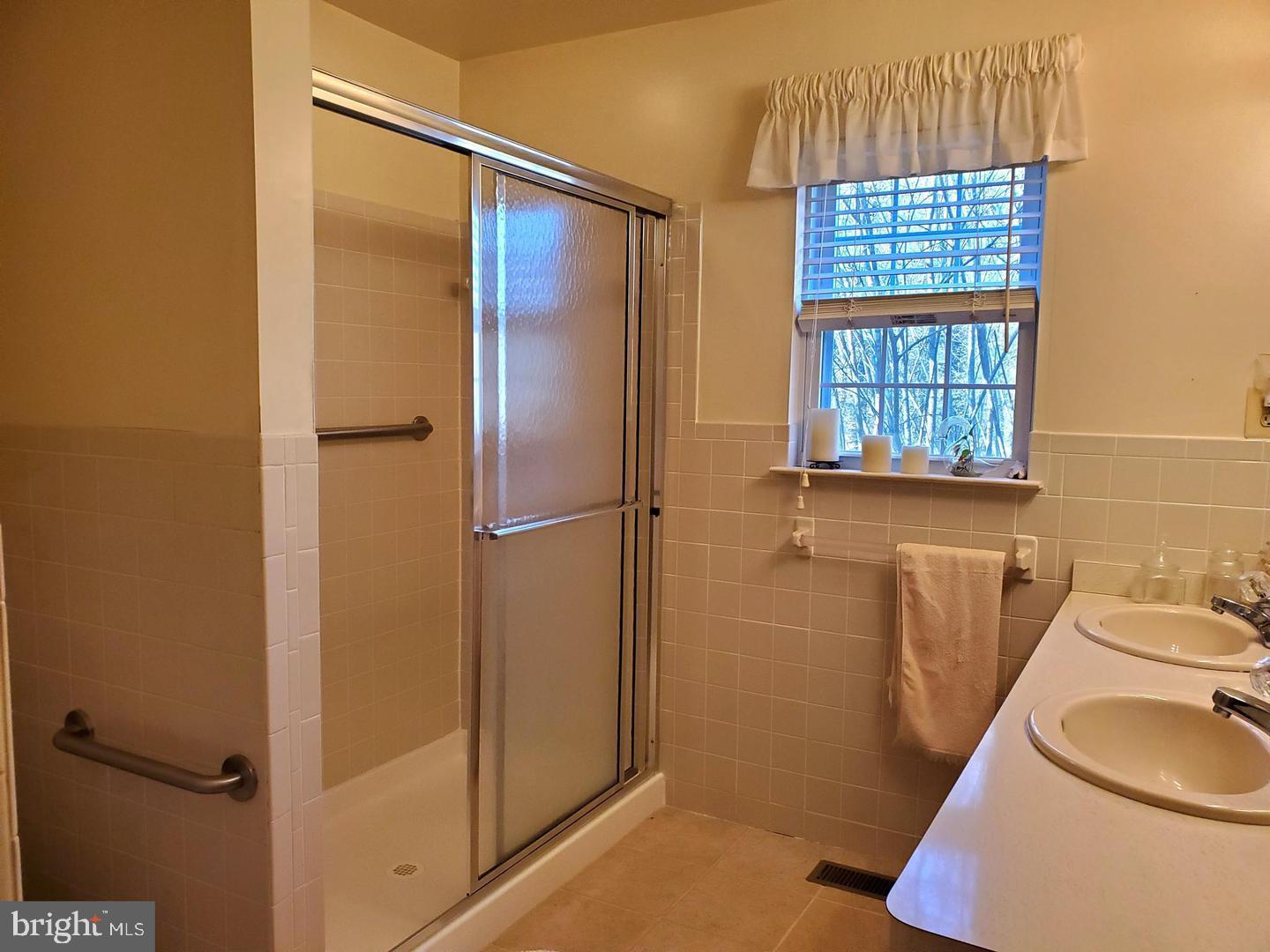 SUMMIT HALL - Residential