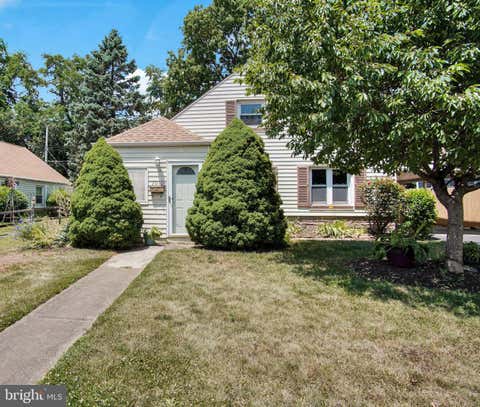 Homes For Sale - 2010 Highland Circle<br/> CAMP HILL, PA 17011