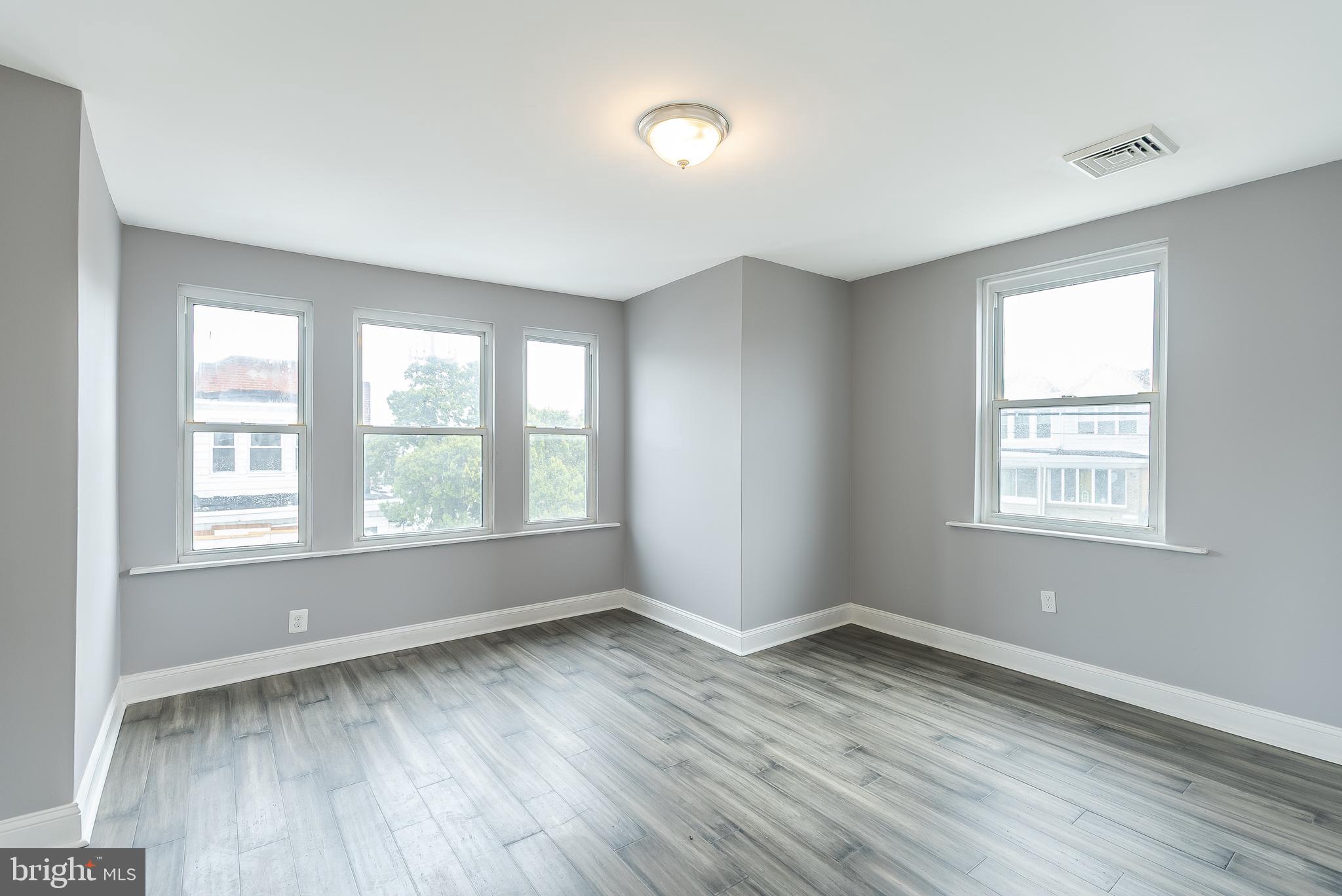 ELMWOOD PARK - Residential