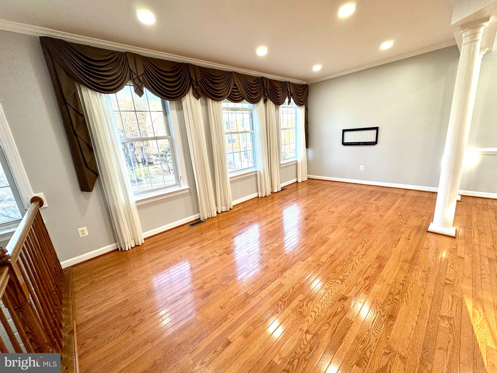 HIGHLAND OAKS - Residential