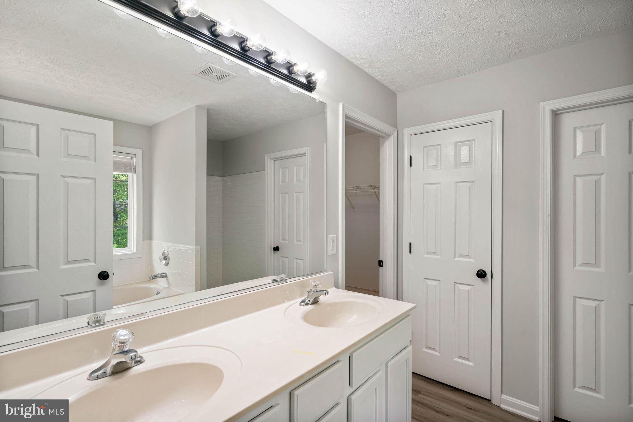 LAKE LAND OR - Residential