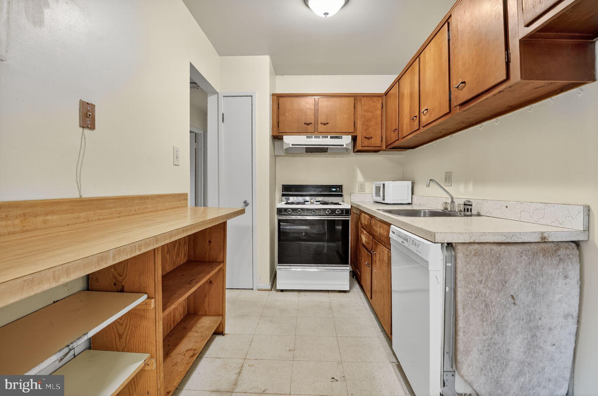 MOSBY WOODS GARDEN - Residential