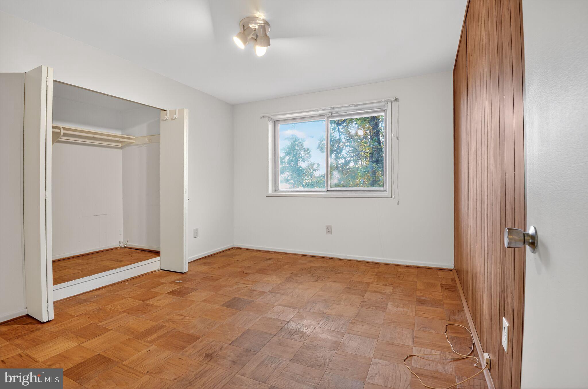 MOSBY WOODS GARDEN - Residential