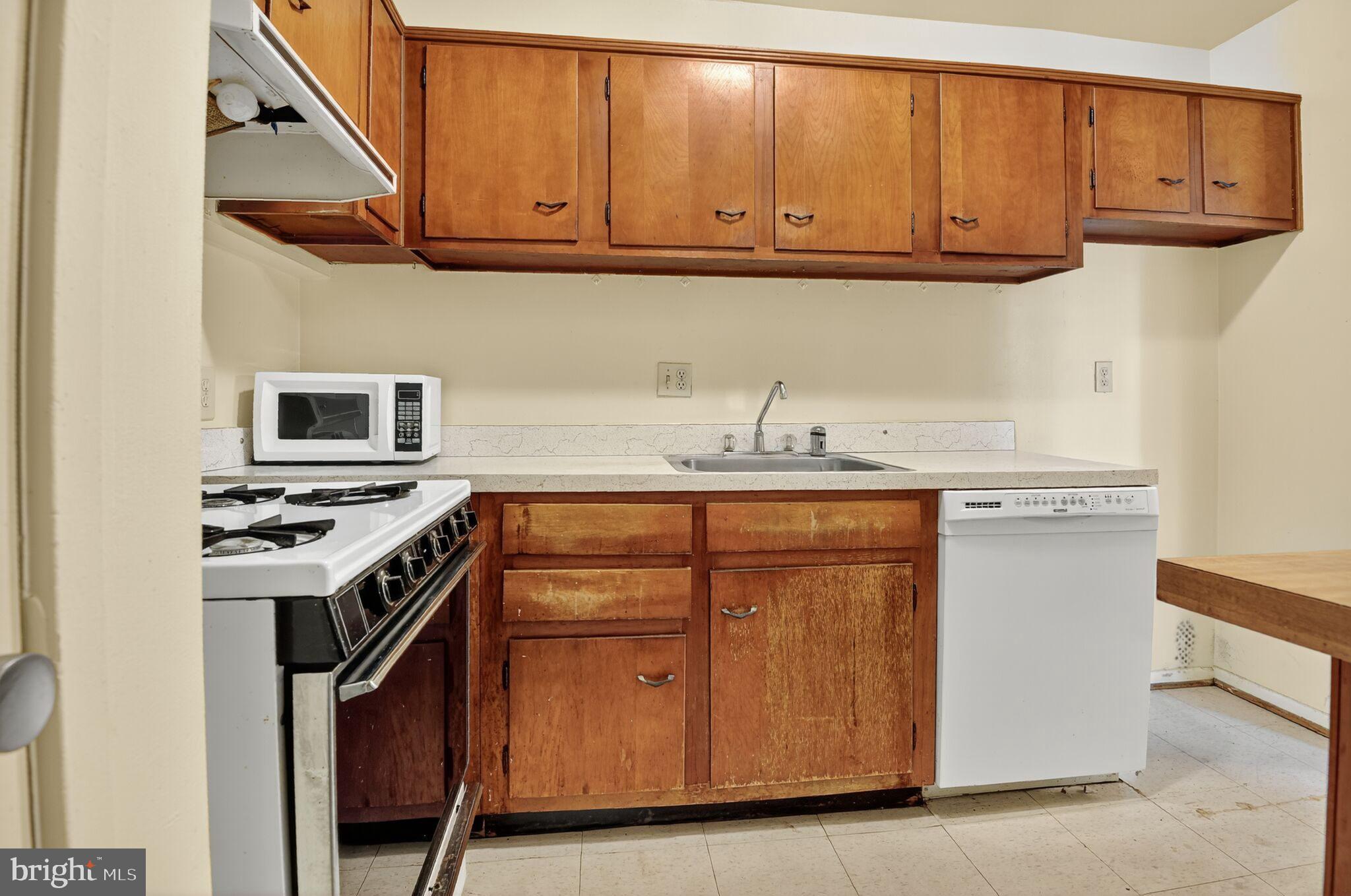 MOSBY WOODS GARDEN - Residential