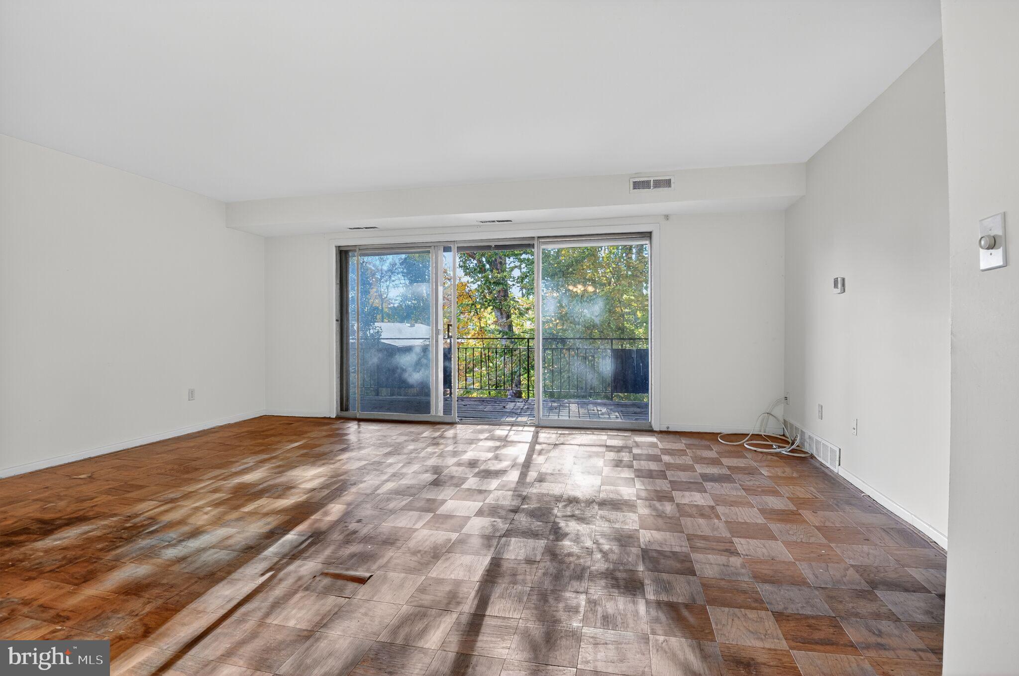 MOSBY WOODS GARDEN - Residential