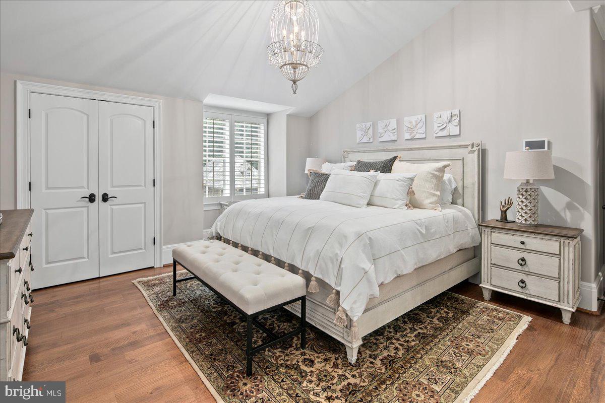 CLIFTON - Residential