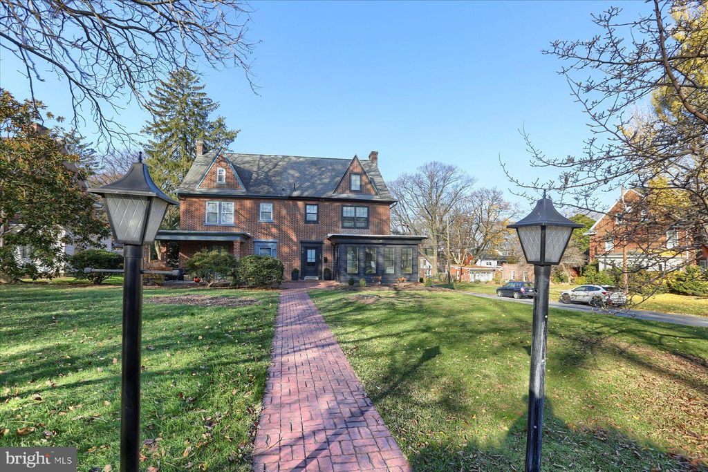 Photo of 540 Race Avenue, Lancaster, PA 17603 (MLS # PALA2044170)