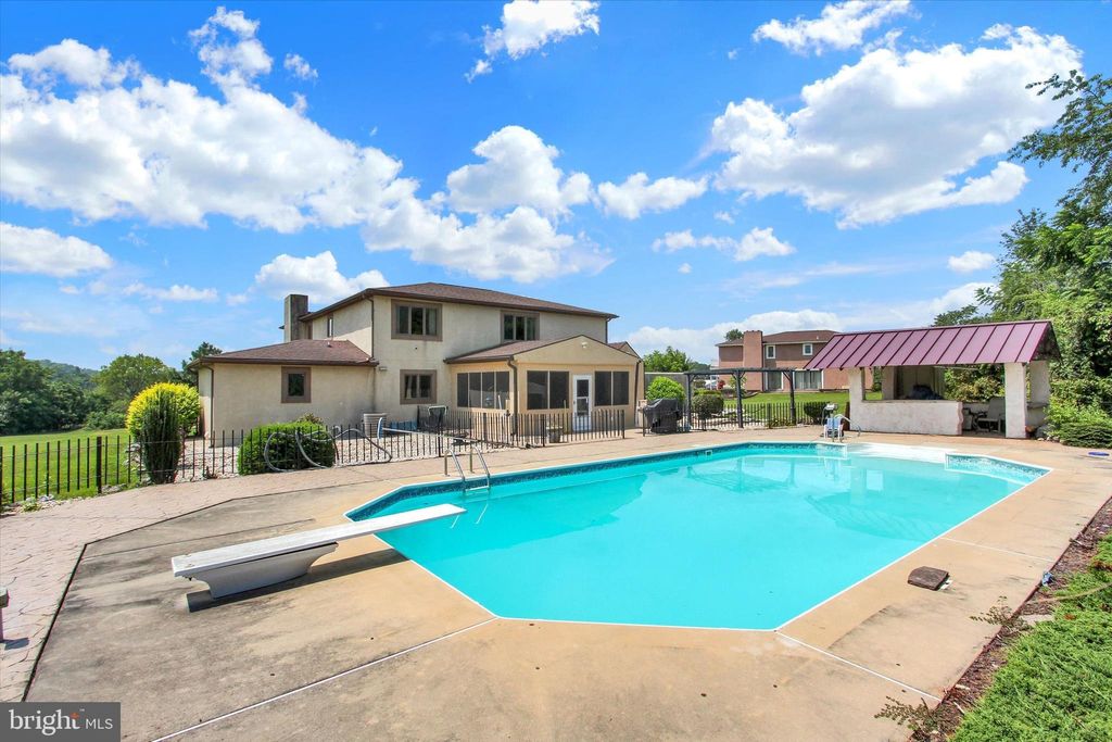 Photo of 5297 Lincoln Highway W, THOMASVILLE, PA 17364 (MLS # PAYK2087264)