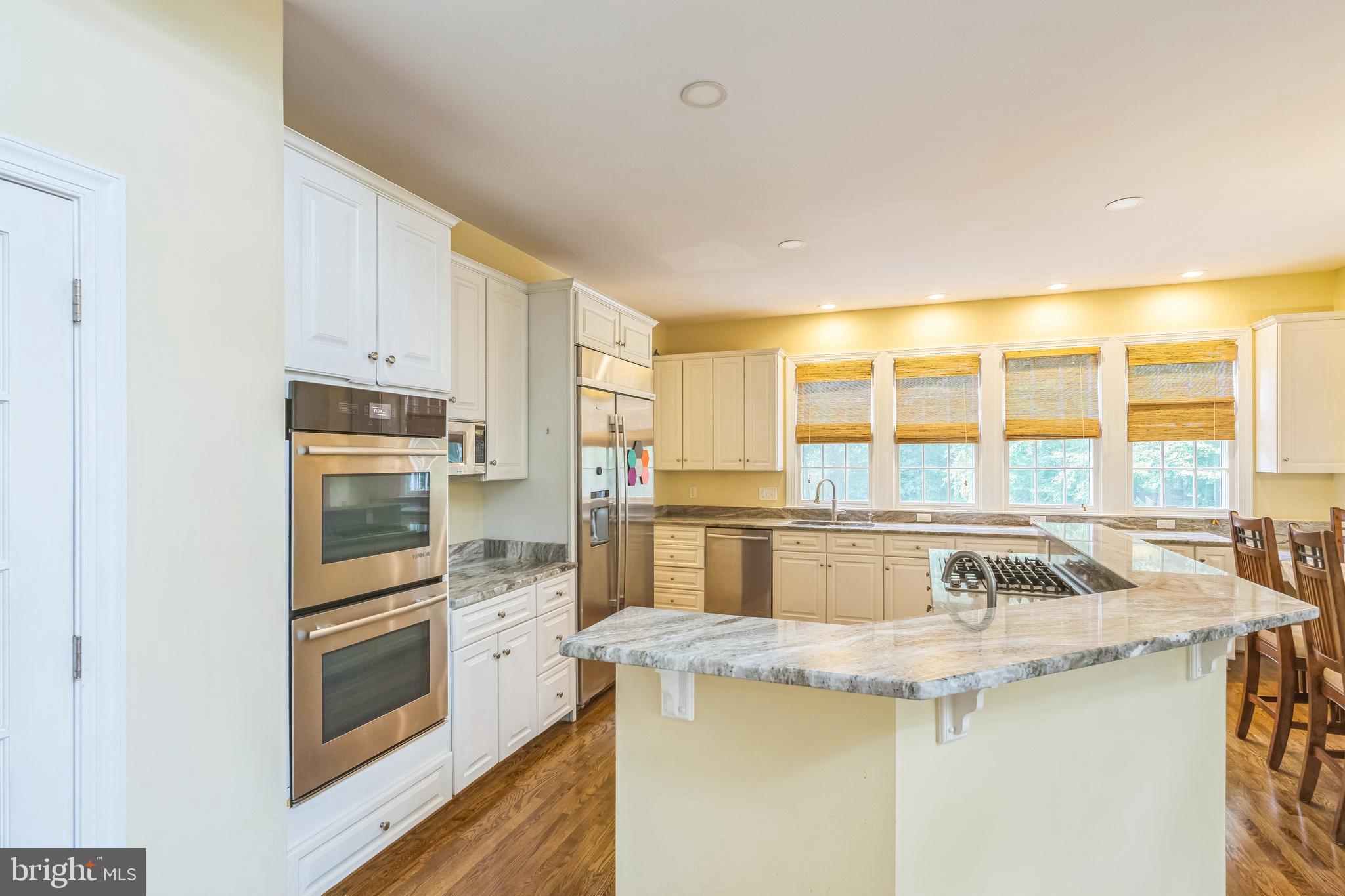 OAKTON ESTATES - Residential