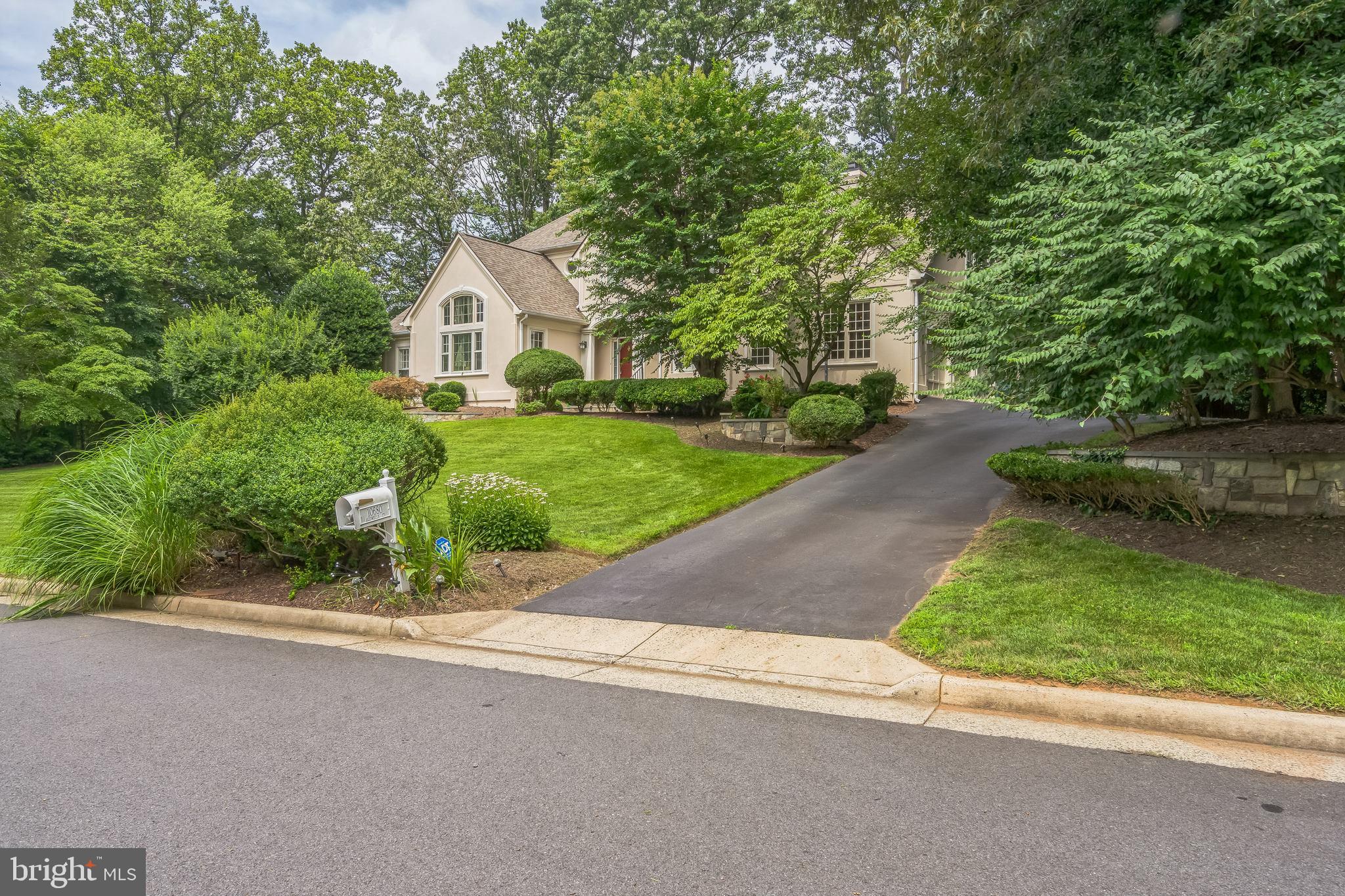 OAKTON ESTATES - Residential