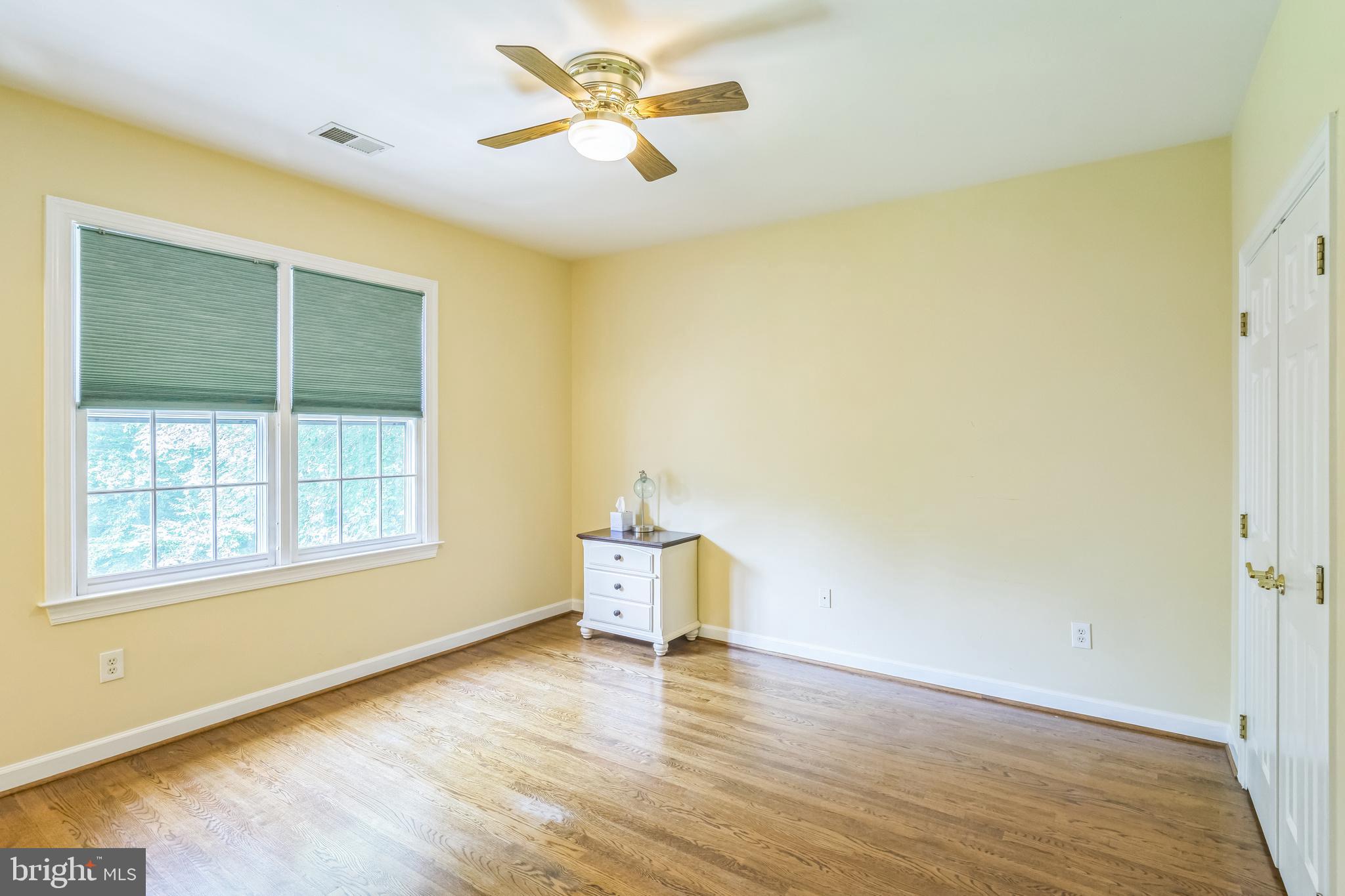 OAKTON ESTATES - Residential