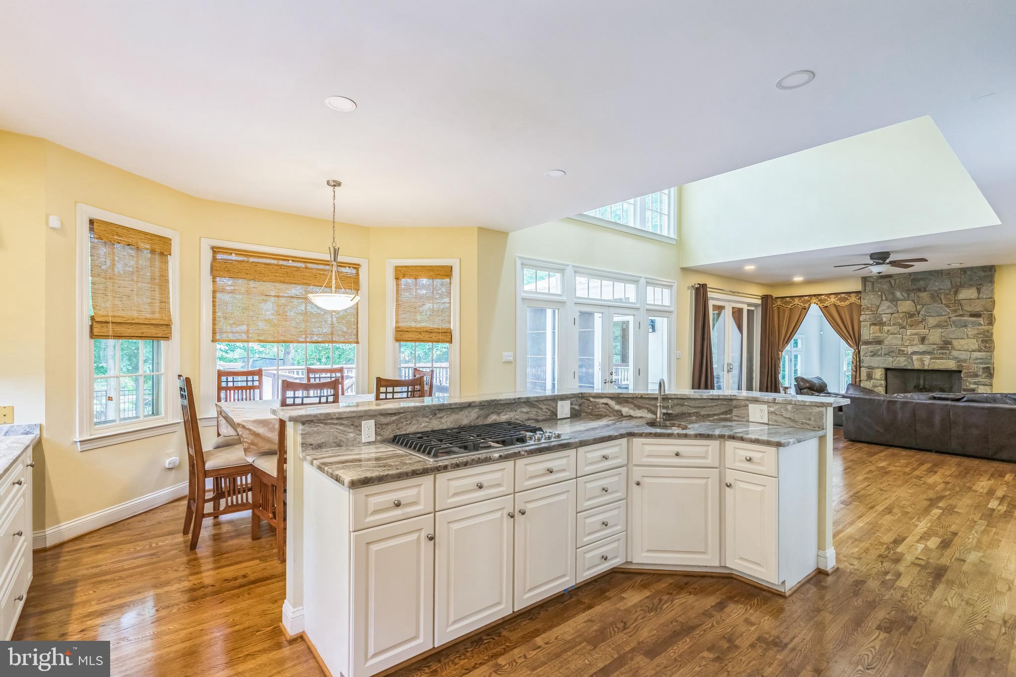 OAKTON ESTATES - Residential