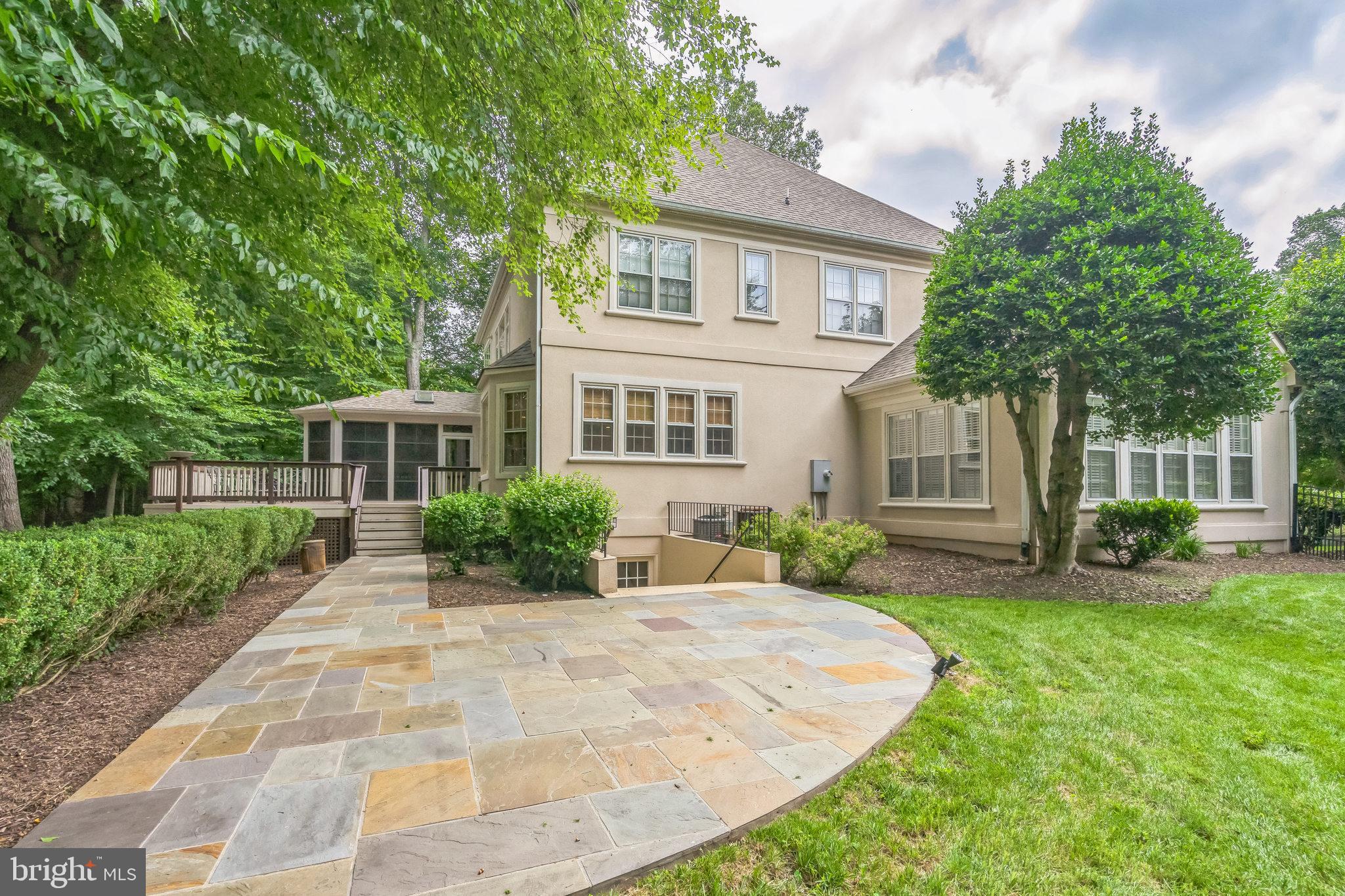 OAKTON ESTATES - Residential