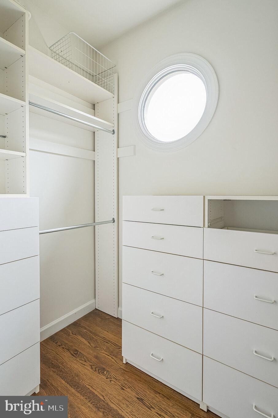 OAKTON ESTATES - Residential