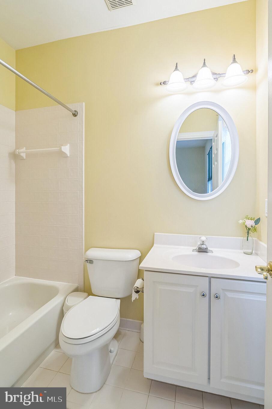 OAKTON ESTATES - Residential