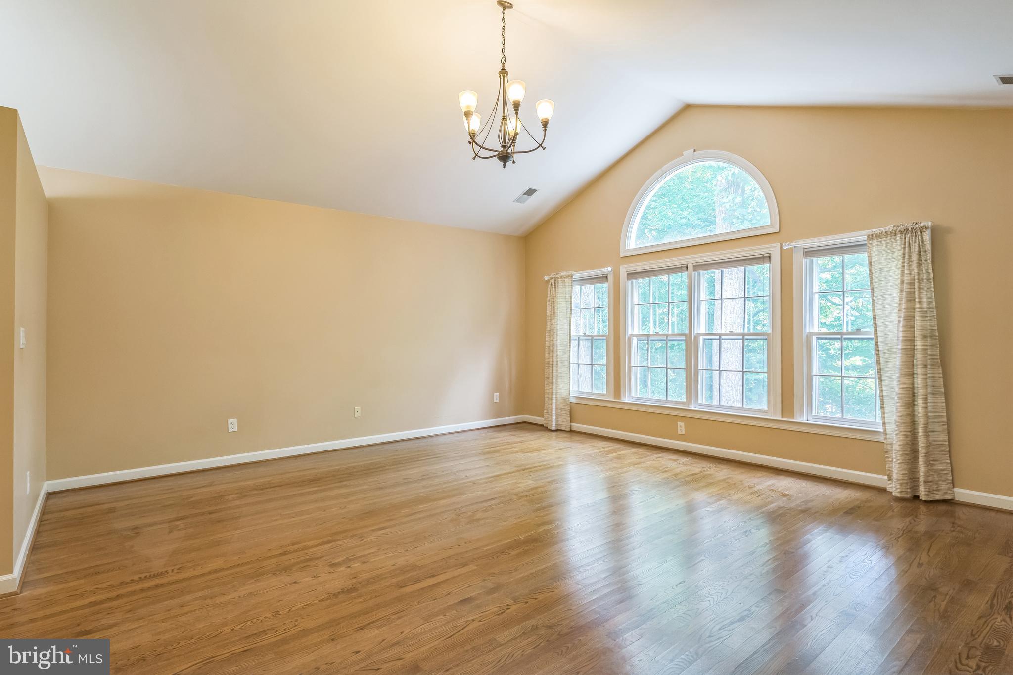 OAKTON ESTATES - Residential