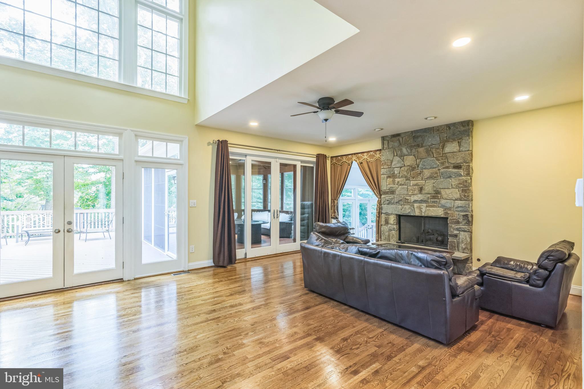 OAKTON ESTATES - Residential