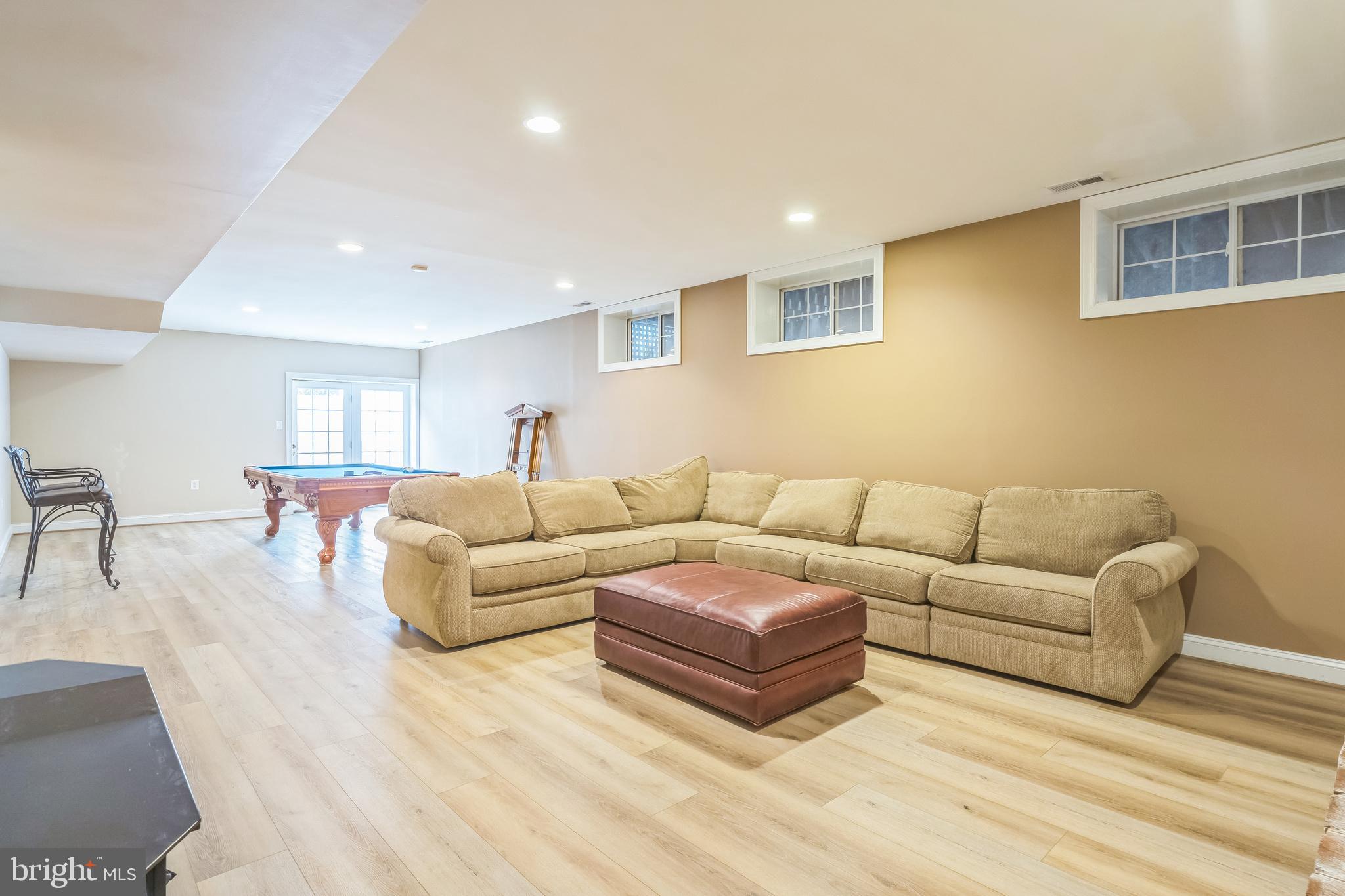 OAKTON ESTATES - Residential