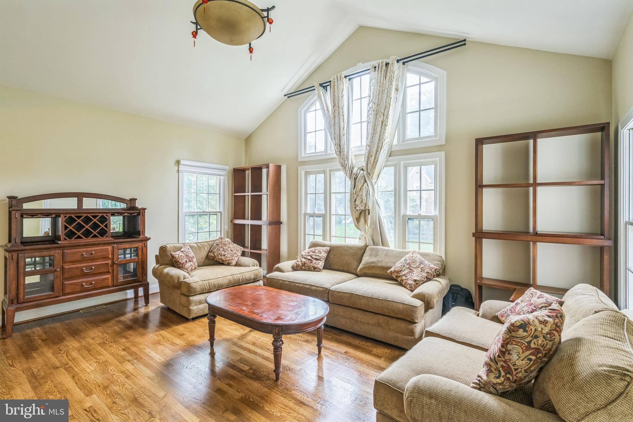 OAKTON ESTATES - Residential