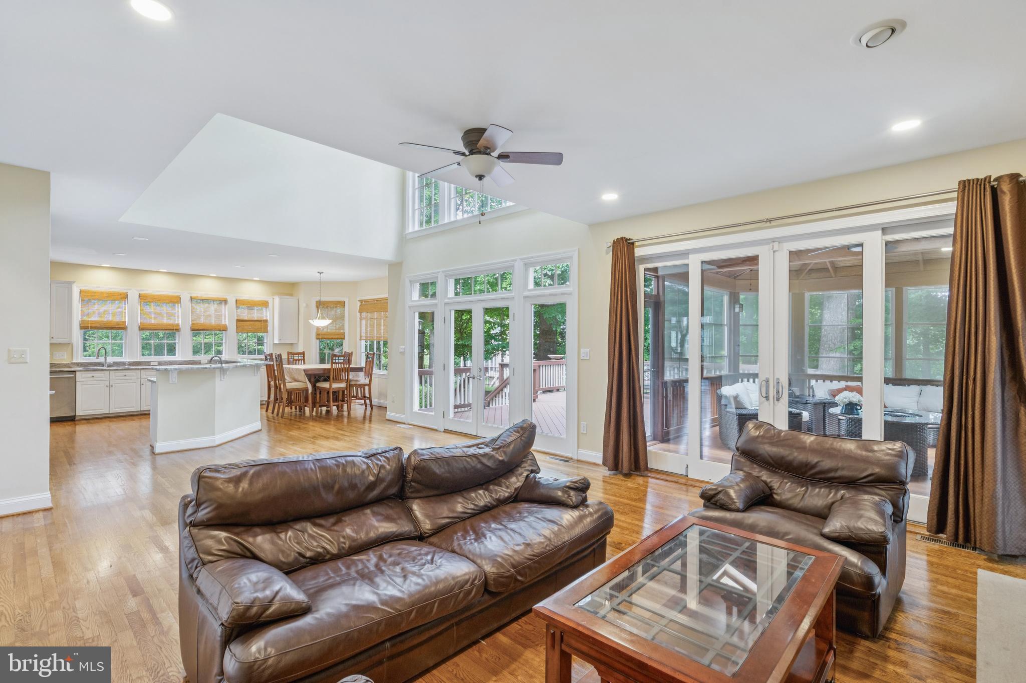 OAKTON ESTATES - Residential