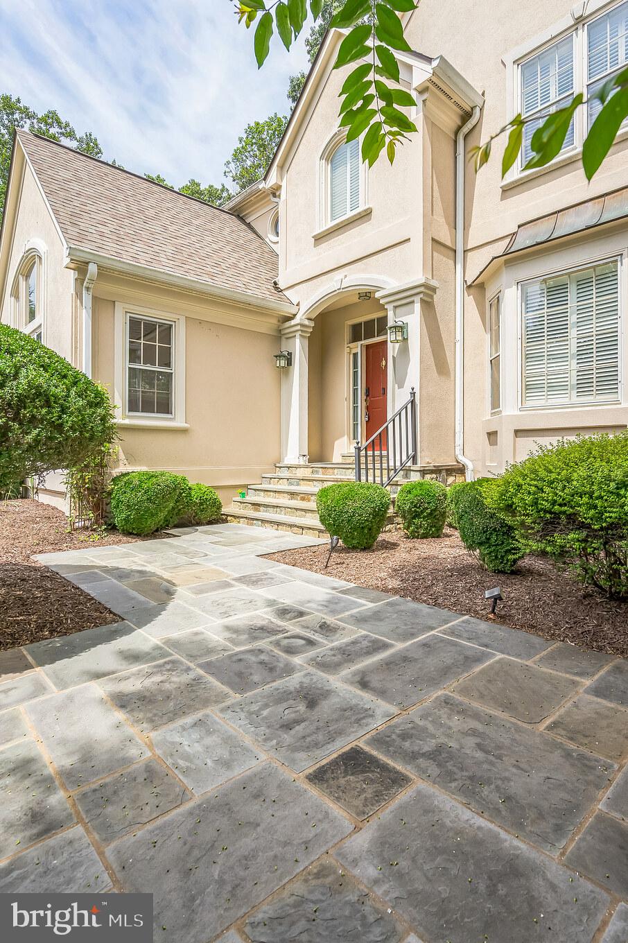 OAKTON ESTATES - Residential