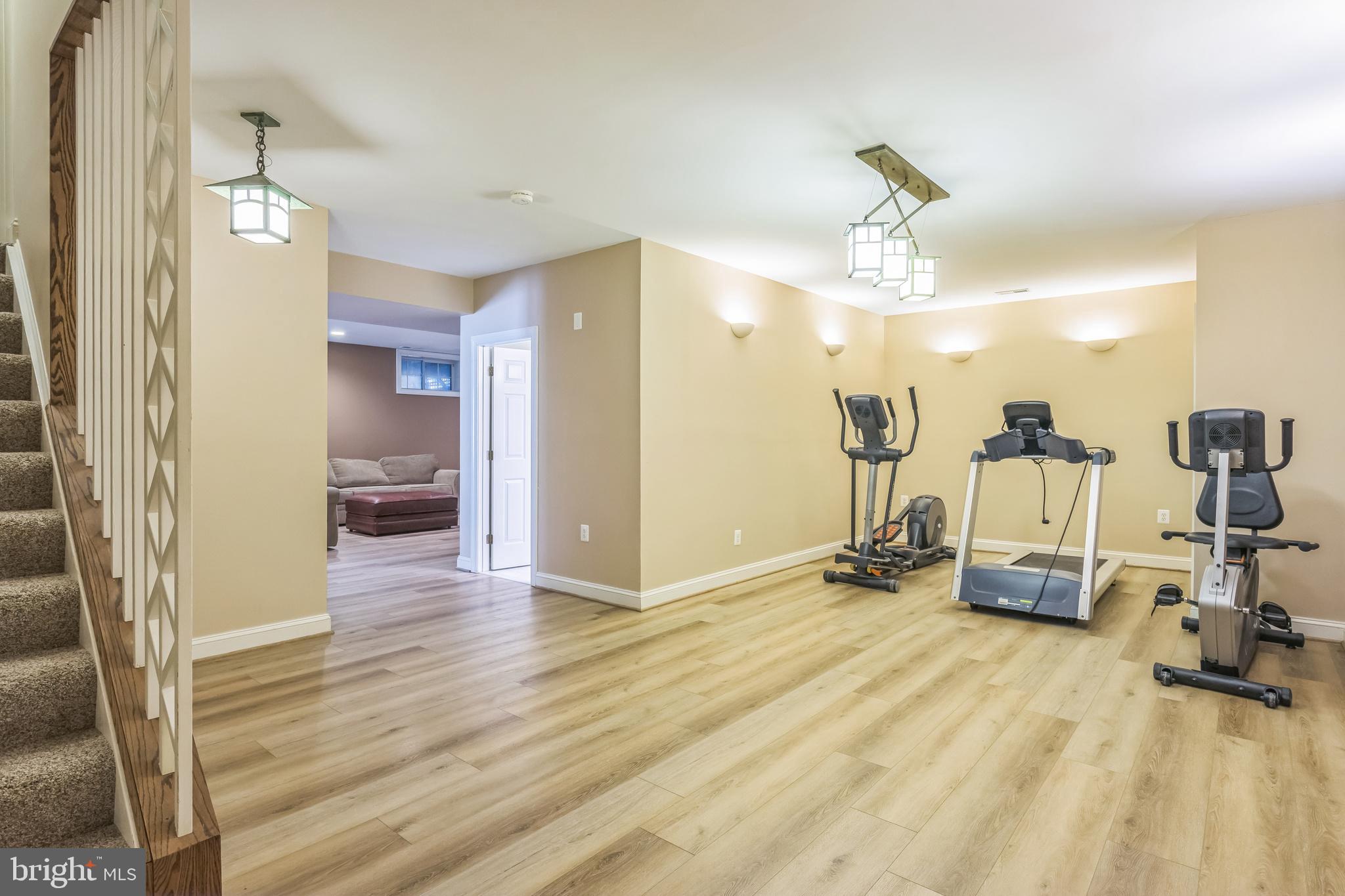 OAKTON ESTATES - Residential