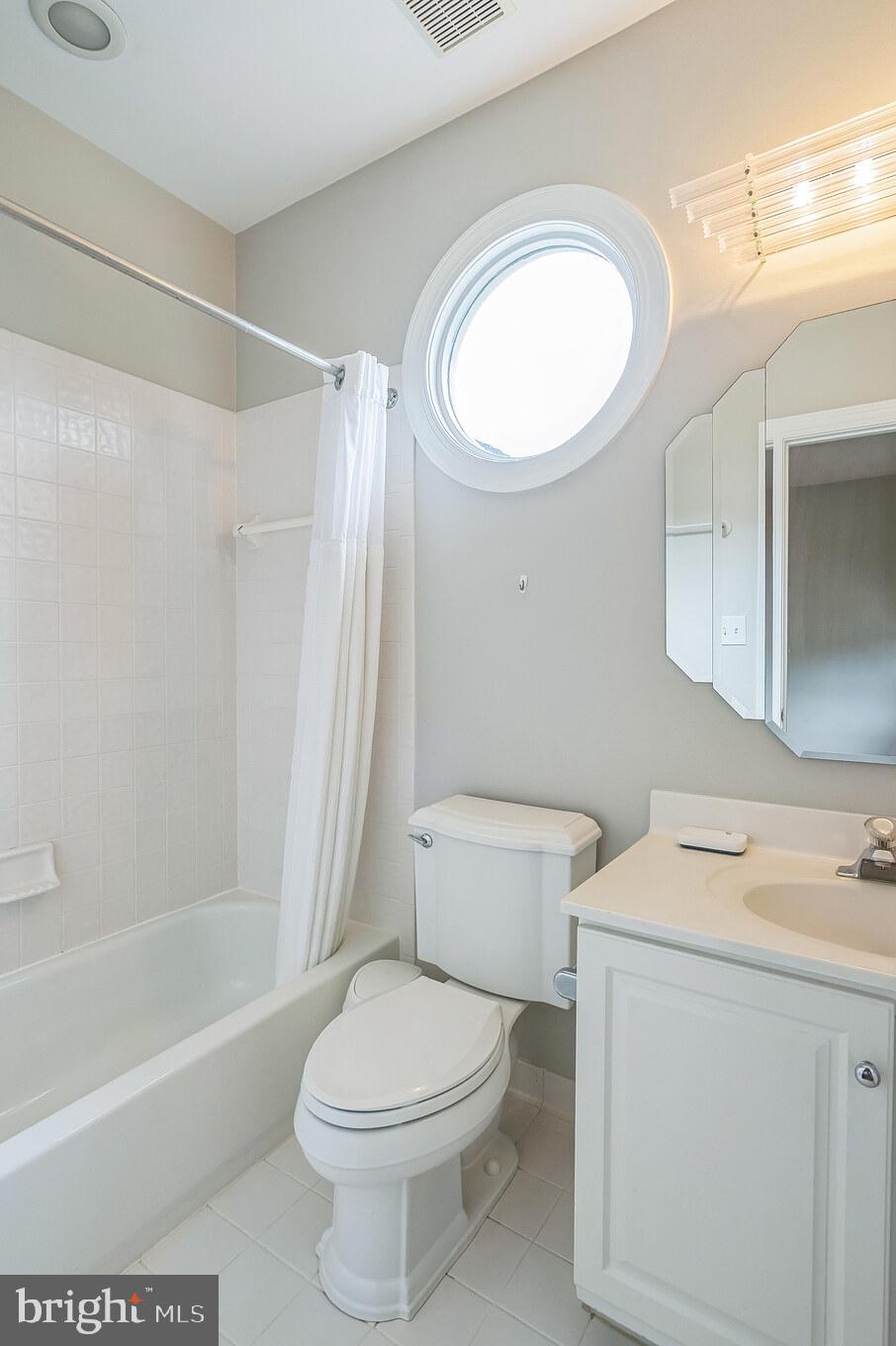 OAKTON ESTATES - Residential