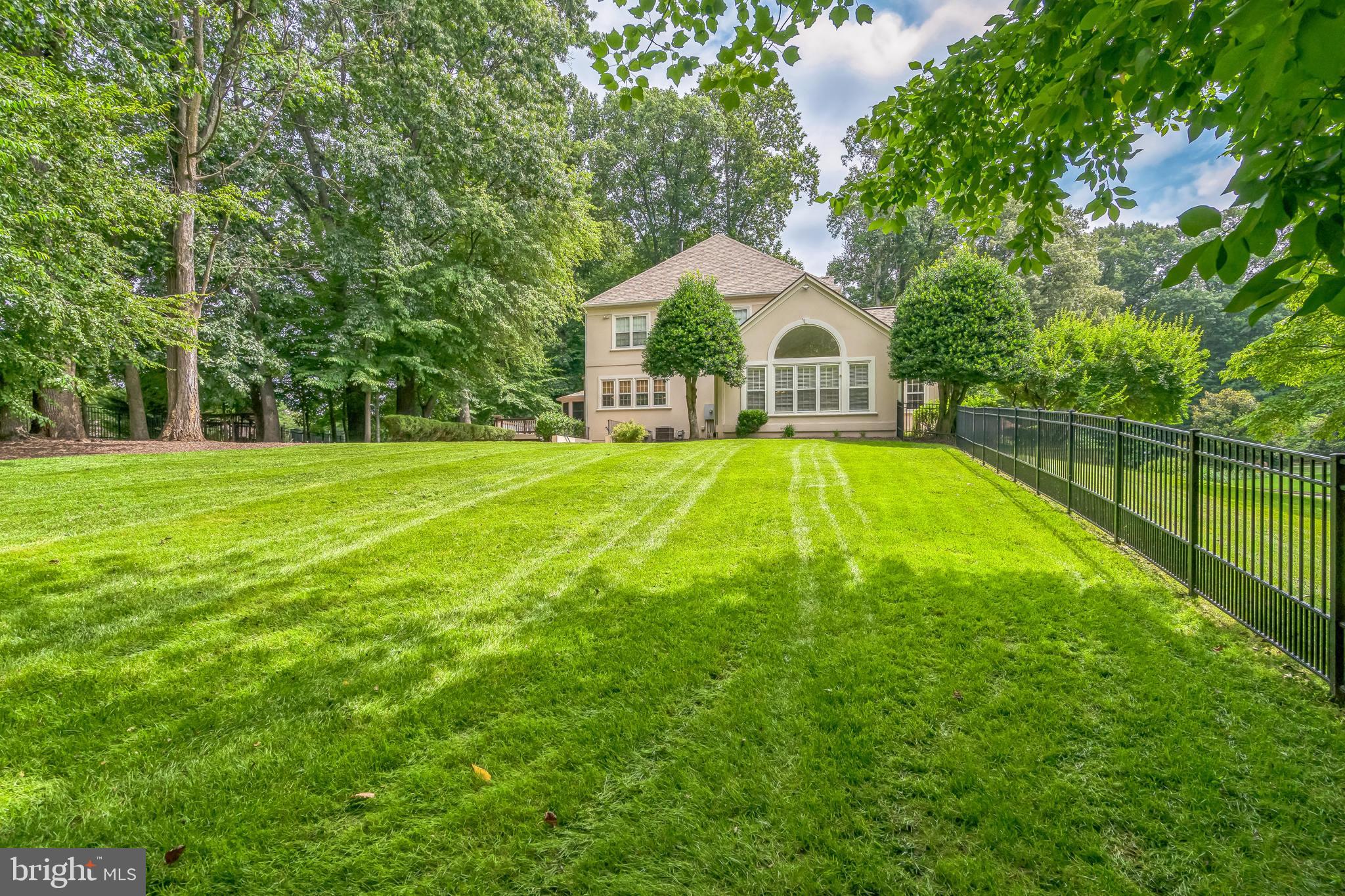 OAKTON ESTATES - Residential