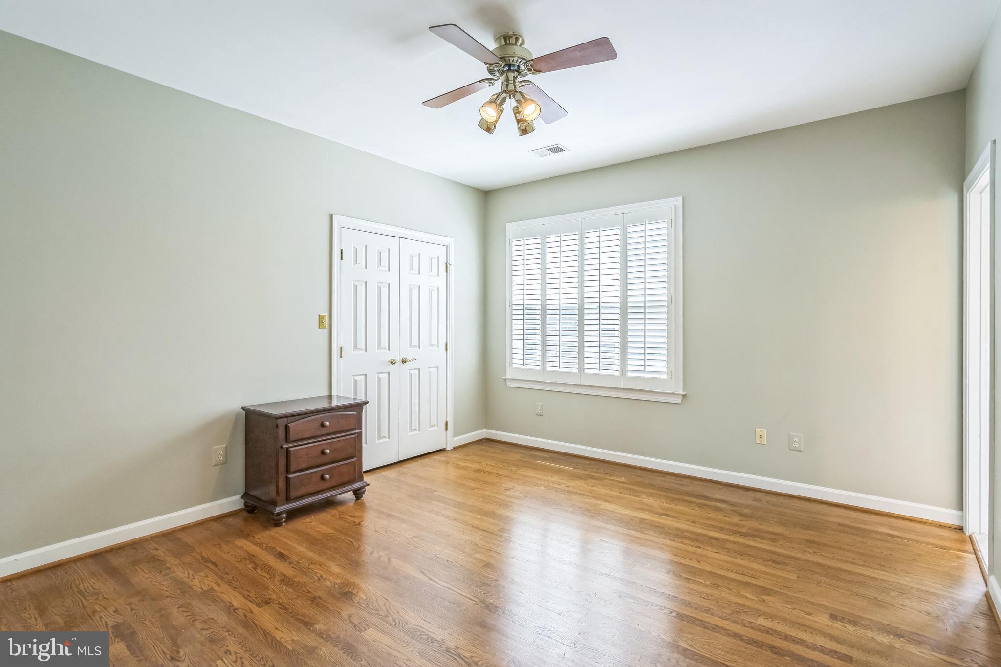 OAKTON ESTATES - Residential