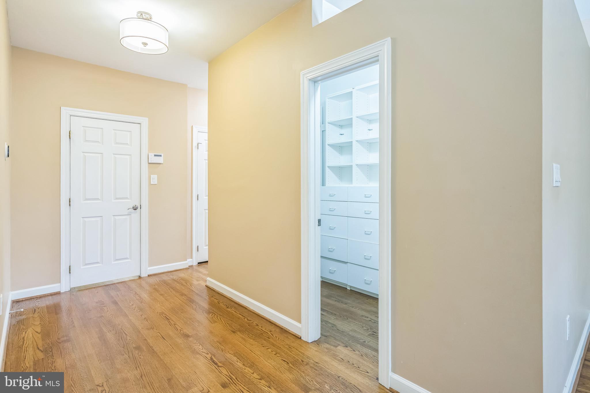 OAKTON ESTATES - Residential