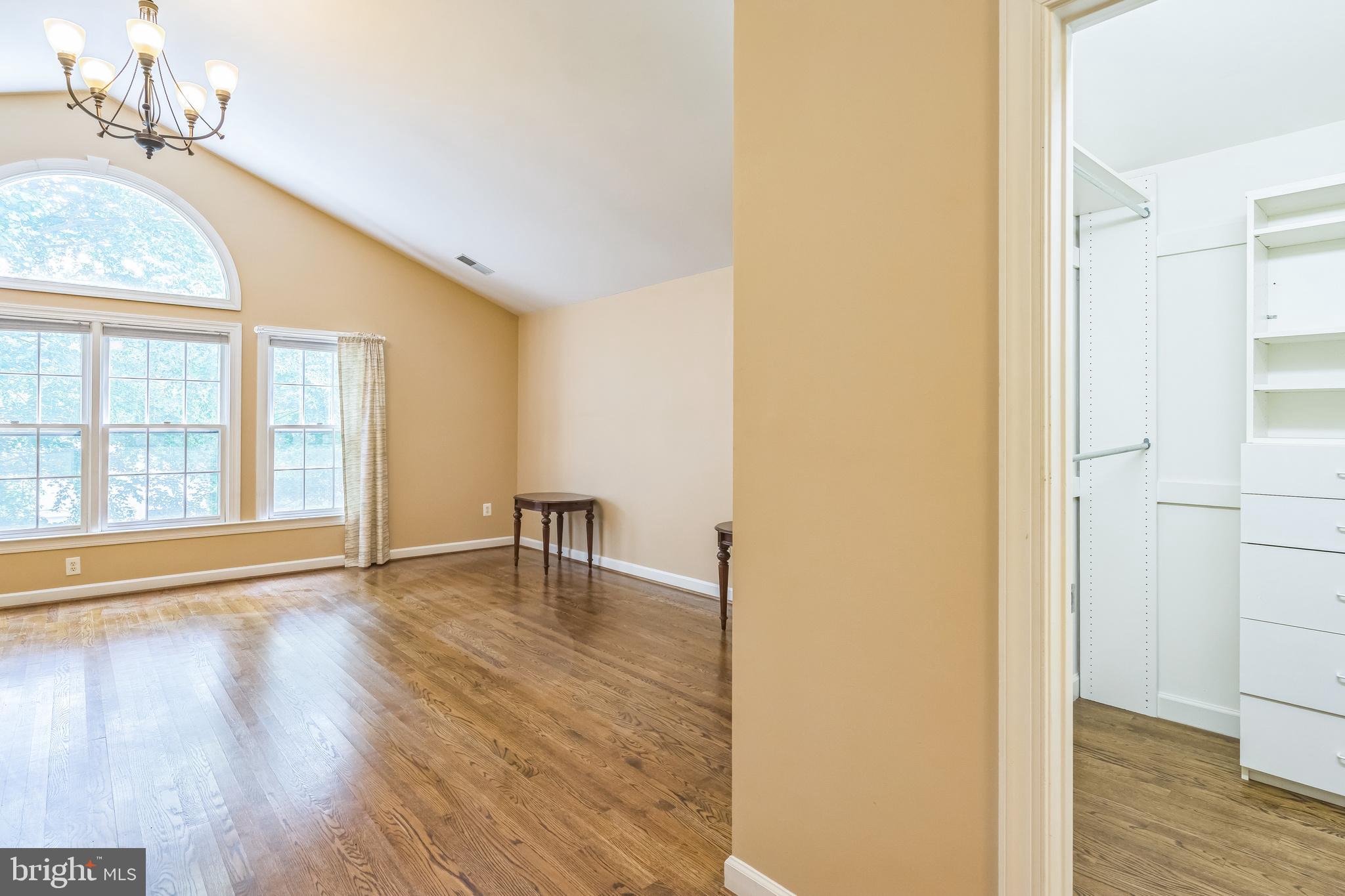 OAKTON ESTATES - Residential