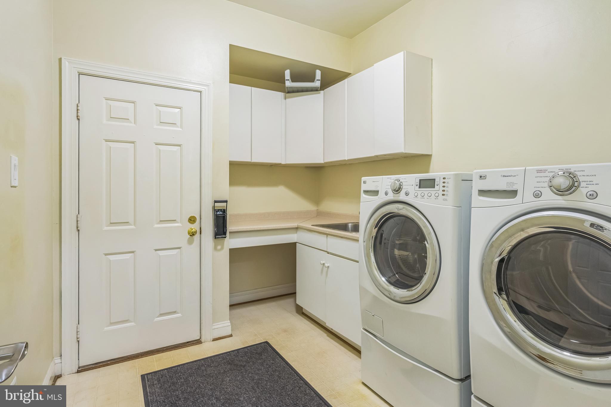 OAKTON ESTATES - Residential