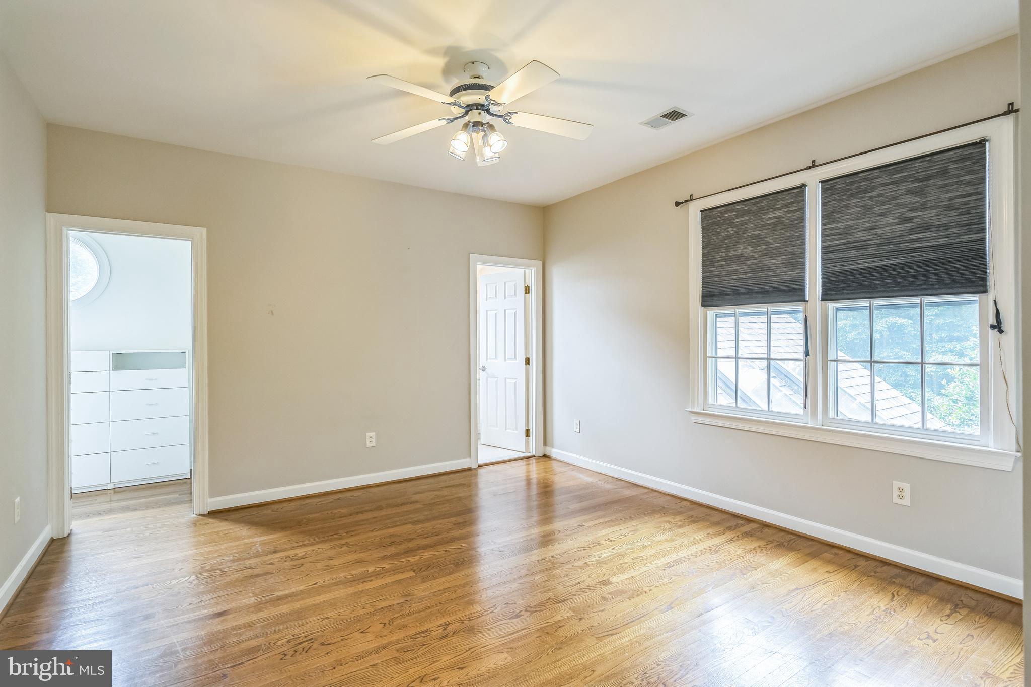 OAKTON ESTATES - Residential