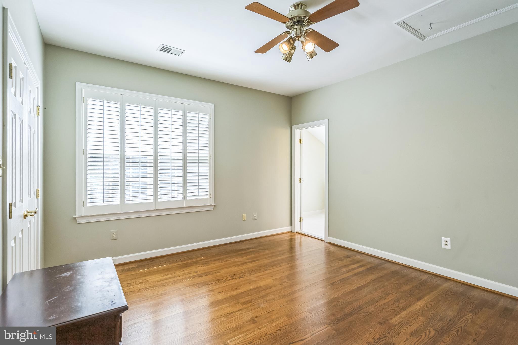 OAKTON ESTATES - Residential