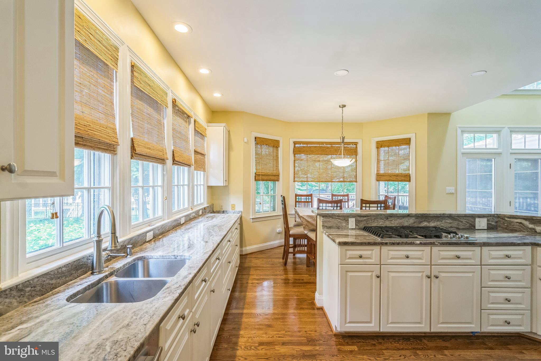 OAKTON ESTATES - Residential